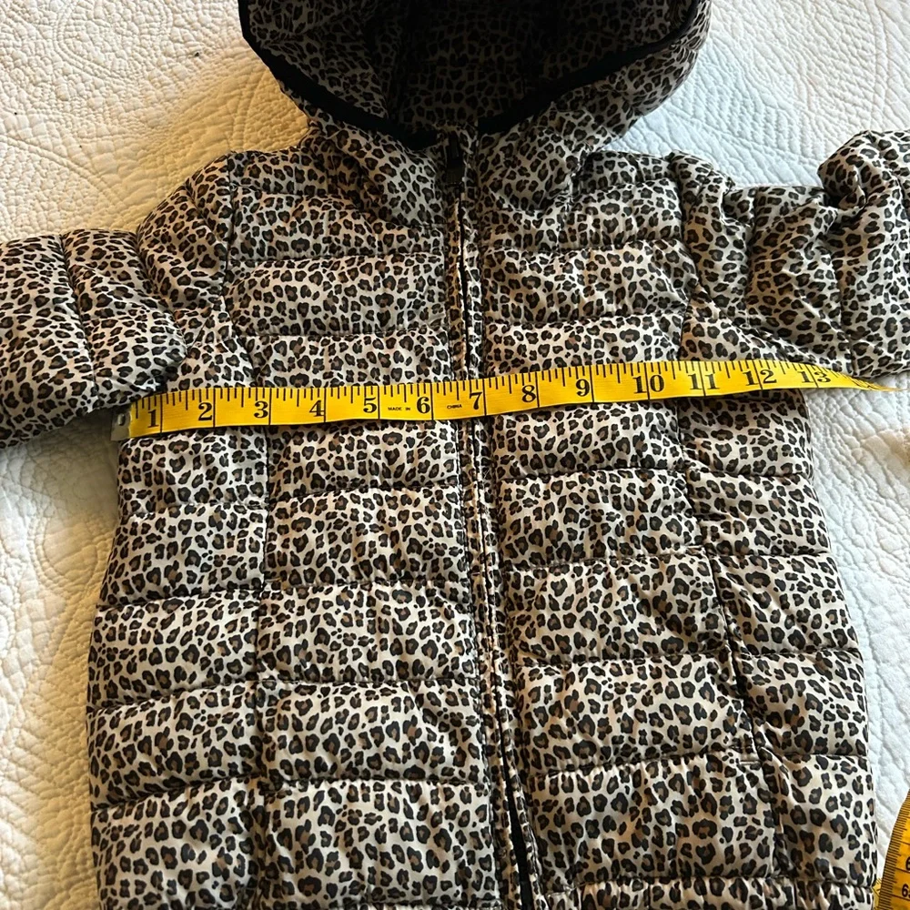 Baby Gap girl’s  hooded leopard puffer coat size 3. Mid weight thickness. Nice!